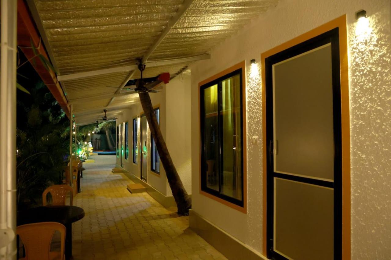 Hangout Kalyānpur Buitenkant foto