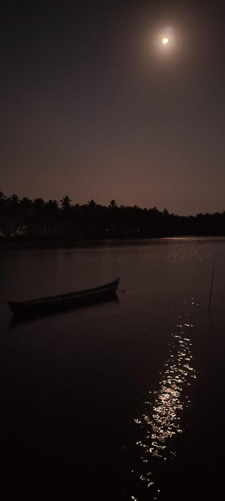 Hangout Kalyānpur Buitenkant foto